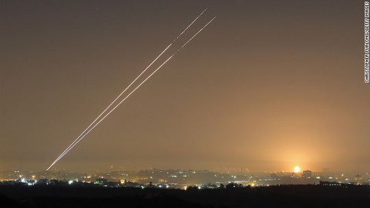 photo by Christopher Furlong, rockets over Gaza, Tel Aviv